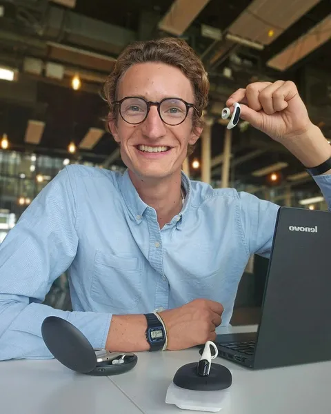 Jean de Bailliencourt présente l'un des premiers prototypes du Smart Bud sur LinkedIn